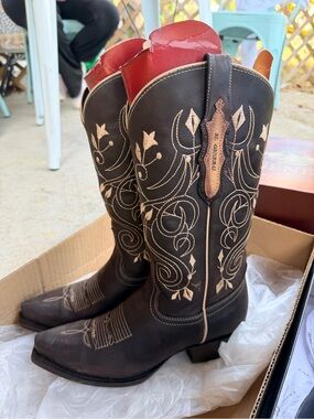 El General Black Western Embroidered Cowgirl Boots with Red Lining